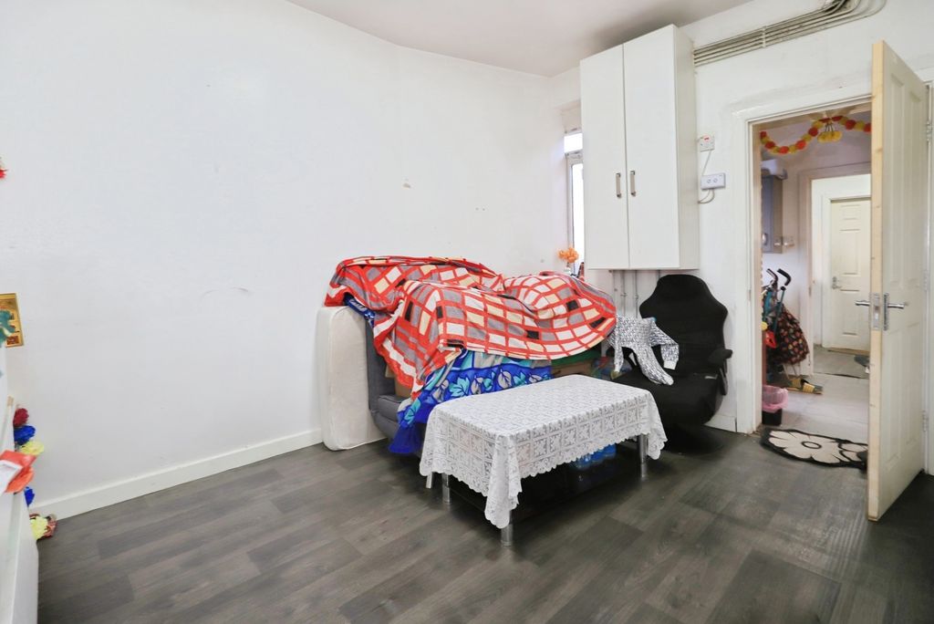 3 bed flat for saleStowheath Lane, Wolverhampton, West Midlands WV1 photo 5