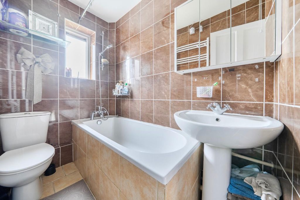 Additional image 7 of 2 bed flat for saleChilde Square, Portsmouth PO2