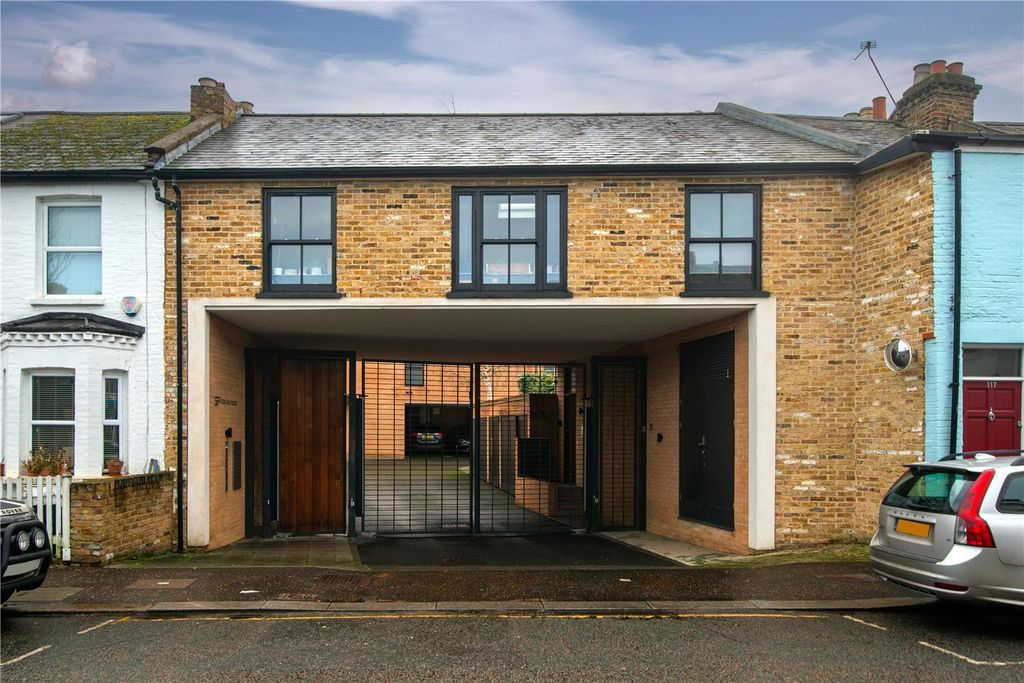 3 bed flat for saleSandycombe Road, Richmond, Surrey TW9