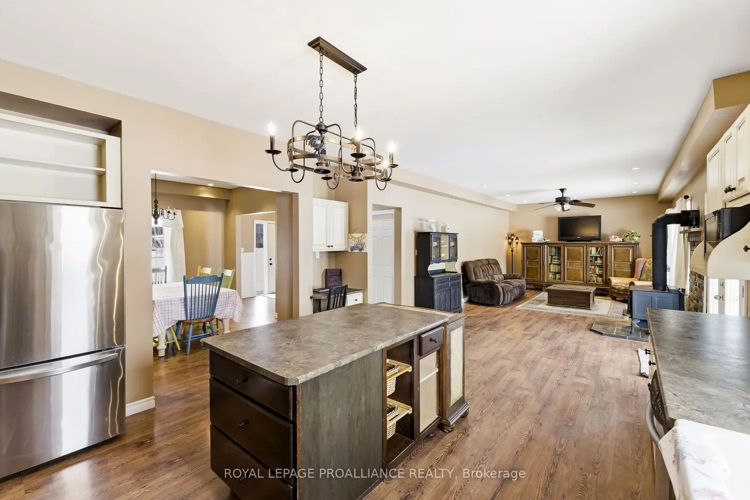 Additional image 10 of 3937 Larose Crescent