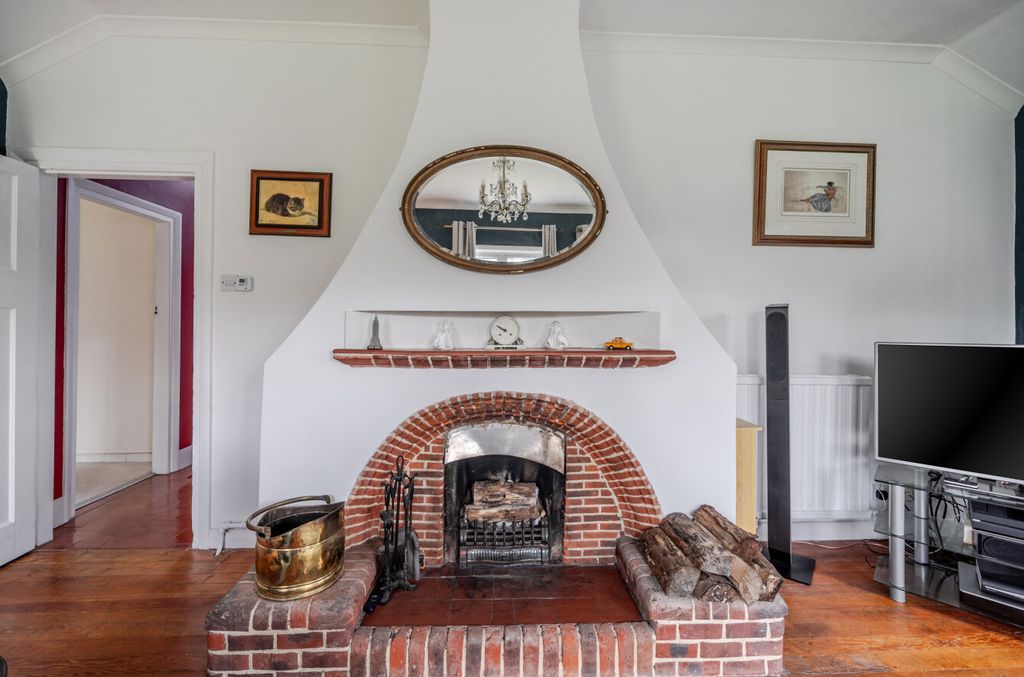 Additional image 4 of 4 bed bungalow for saleMoulsham Lane, Yateley, Hampshire GU46