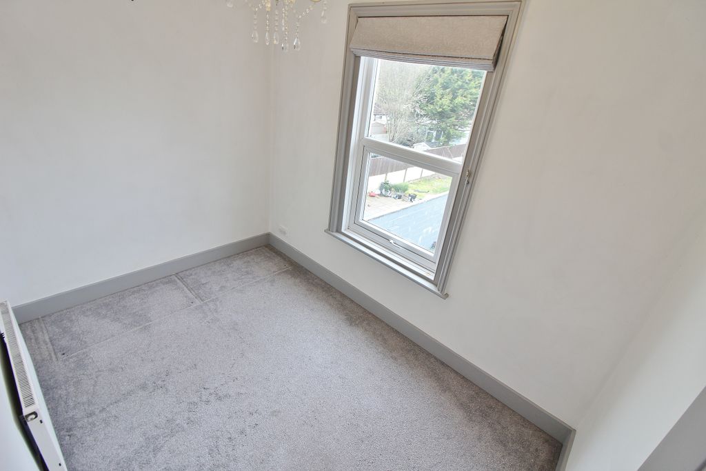 2 bed flat for saleMilton Road, Baffins PO3 photo 4