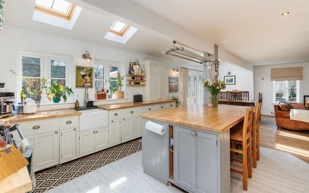 Additional image 3 of 6 bed detached house for saleCarisbrooke, Isle Of Wight PO30