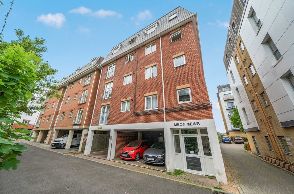 2 bed flat for saleVectis Way, Cosham, Portsmouth, Hampshire PO6