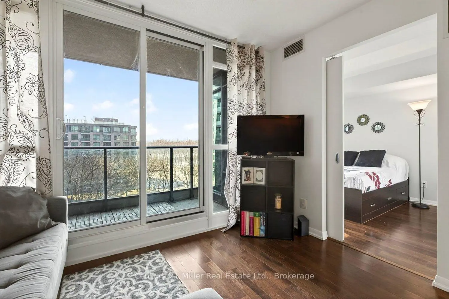 Additional image 7 of 209 Fort York Boulevard 562