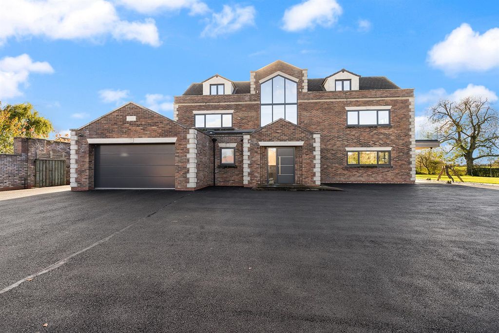 5 bed detached house for saleThe Village, Earswick, York YO32