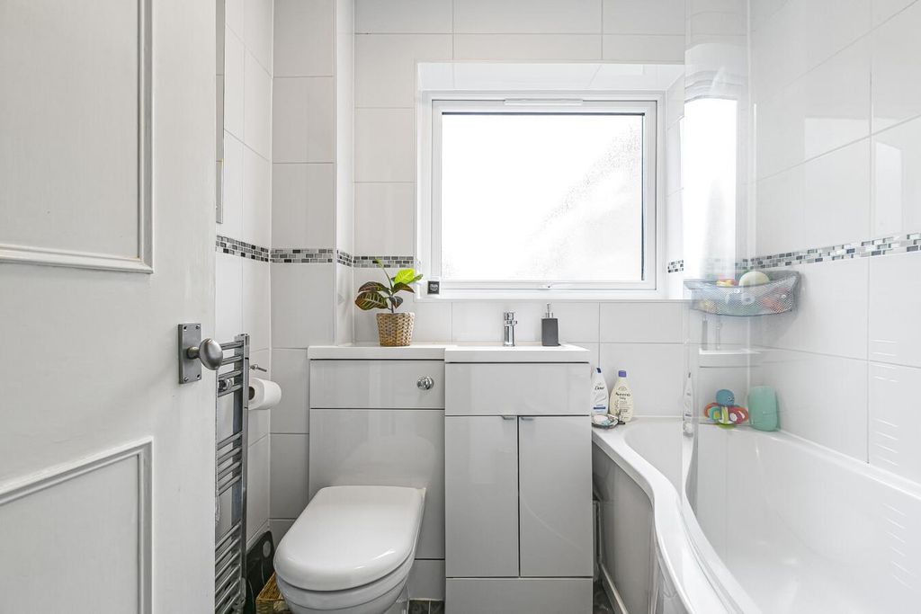 Additional image 7 of 2 bed flat for saleManor Road, Ashford TW15
