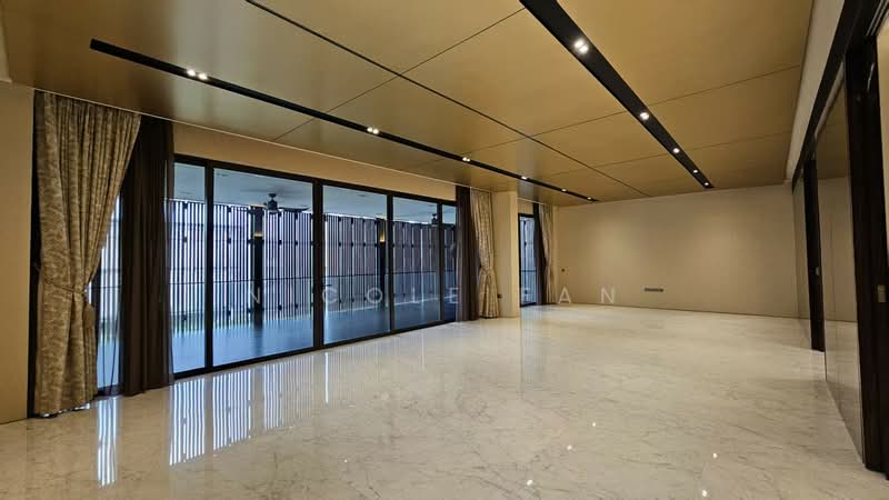 18 Nassim Hill photo 2