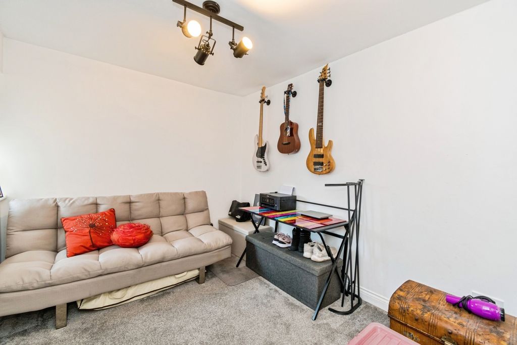 Additional image 8 of 2 bed flat for saleRoberts Road, Southampton, Hampshire SO15