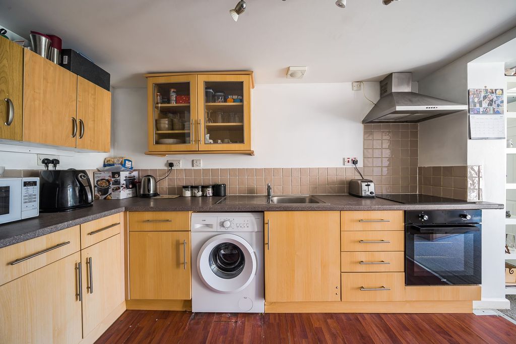 2 bed flat for saleProvidence Hill, Bursledon SO31 photo 2