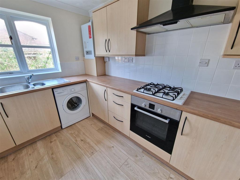 Additional image 2 of 2 bed flat for saleRose Court, Gillingham SP8