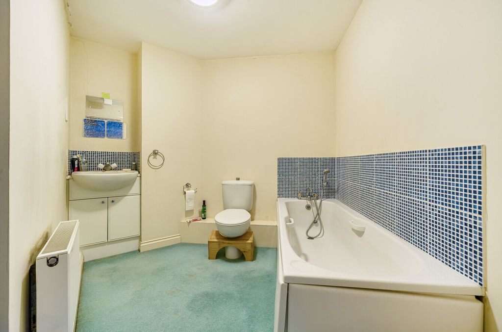 Additional image 10 of 2 bed flat for saleThe Dell, Southampton, Hampshire SO15