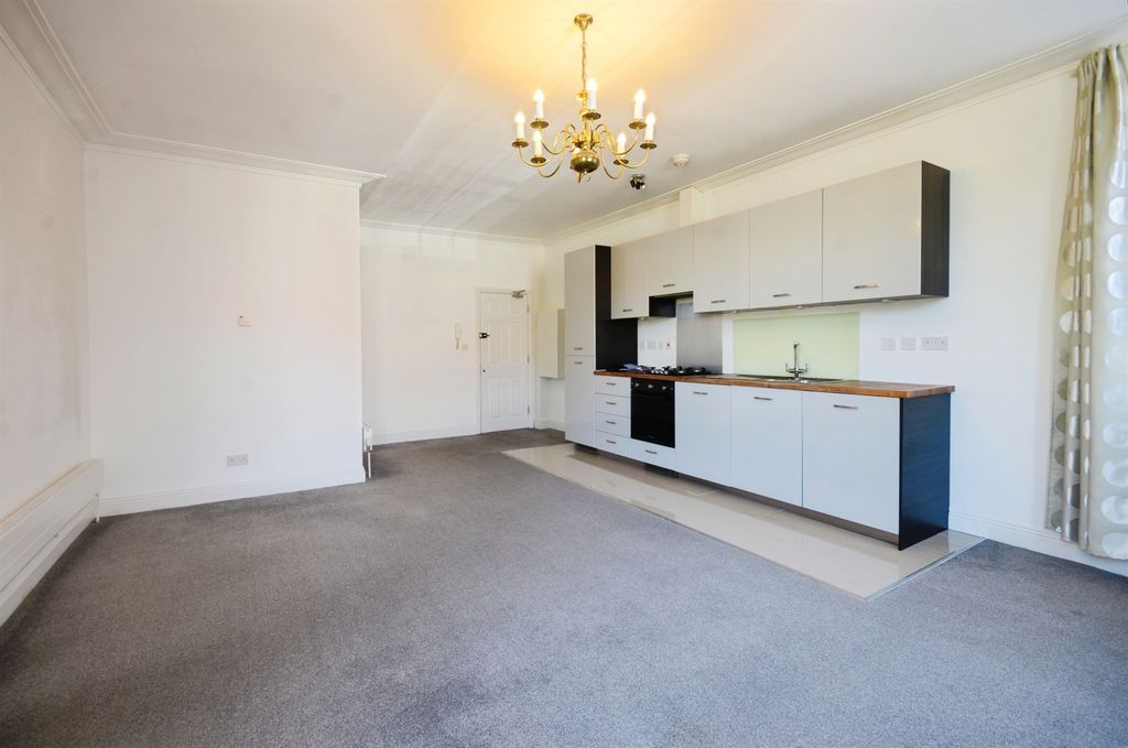 Additional image 5 of 2 bed flat for saleGrosvenor Square, Southampton SO15