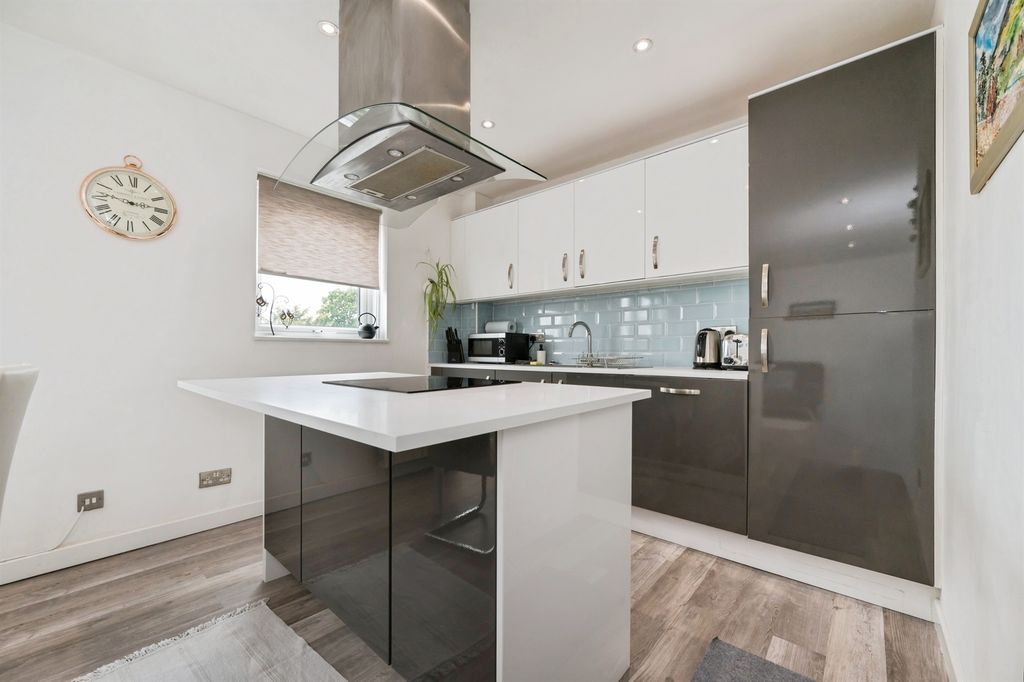 Additional image 5 of 2 bed flat for saleWaterloo Road, Southampton SO15