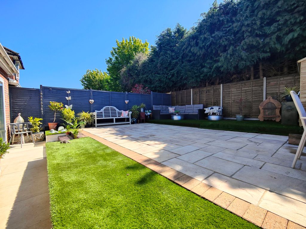 Additional image 20 of 4 bed semi-detached house for saleIves Close, Yateley, Hampshire GU46
