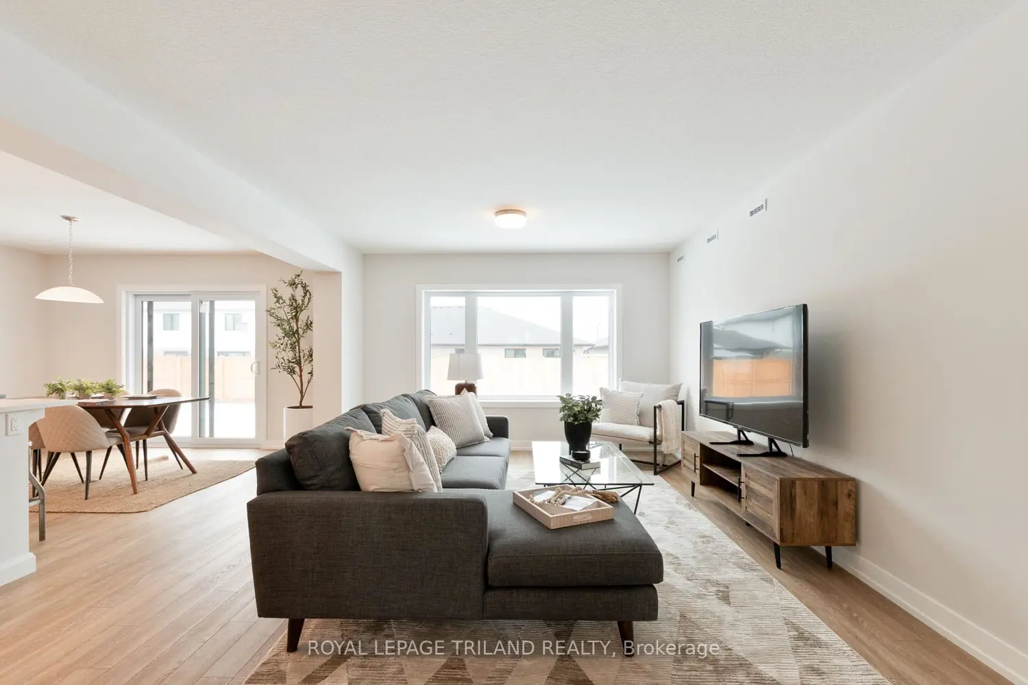 112 Styles Drive photo 3