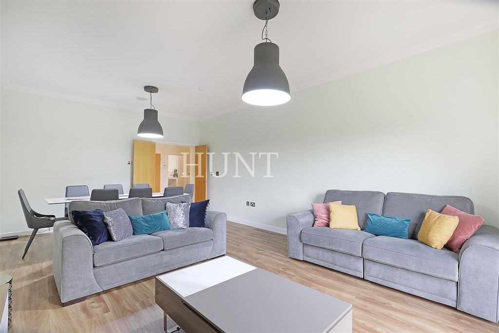 Additional image 7 of 4 bed flat for saleThe Manor, Repton Park, Woodford Green, Essex IG8