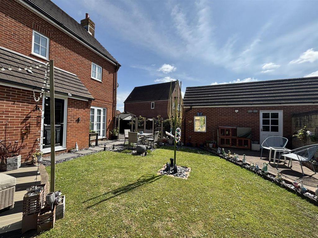 Additional image 3 of 4 bed detached house for saleHine Close, Gillingham SP8