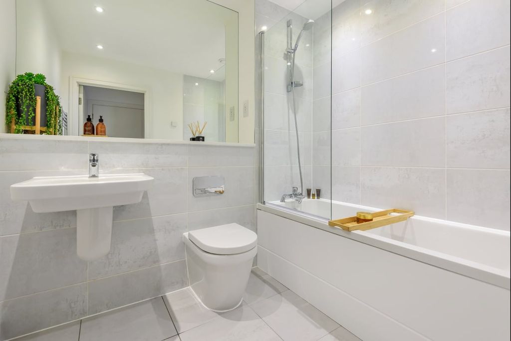 Additional image 10 of 2 bed flat for saleRiverside Quay, Thomas Blake Avenue, Southampton SO14
