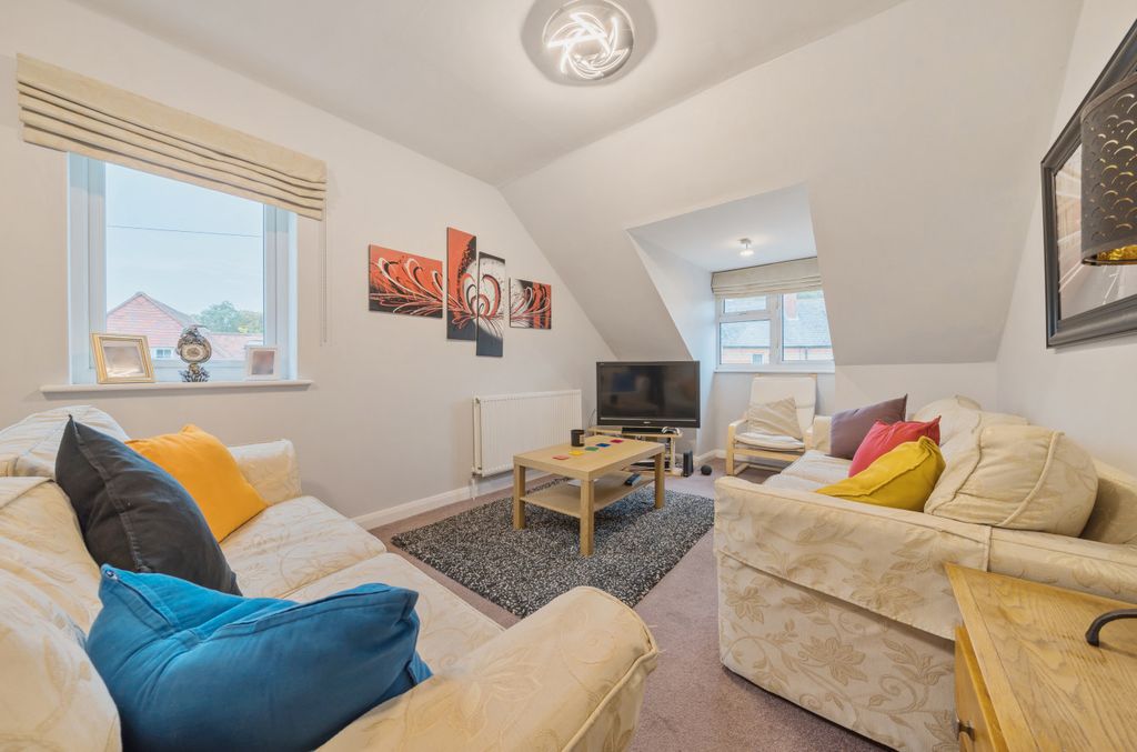 Additional image 7 of 3 bed maisonette for saleOsborne Road, Wokingham, Berkshire RG40