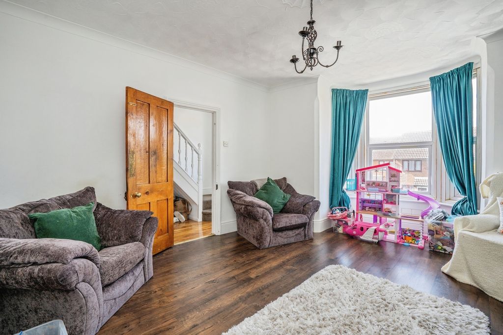 Additional image 9 of 2 bed property for saleGladys Avenue, Portsmouth, Hampshire PO2