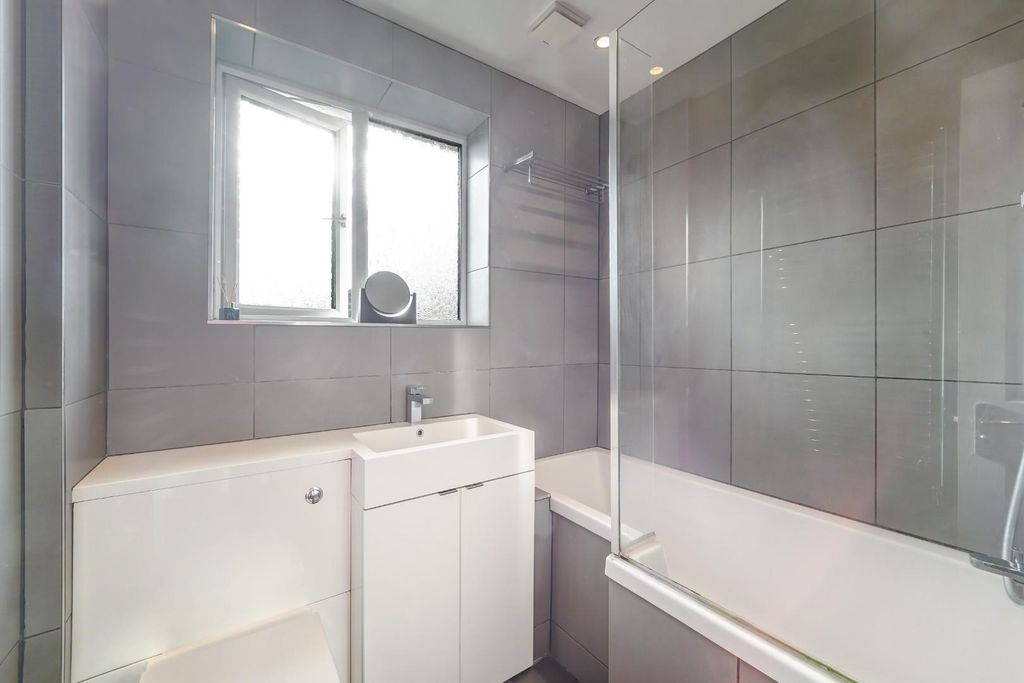 Additional image 8 of 3 bed maisonette for saleArdrossan Gardens, Worcester Park KT4