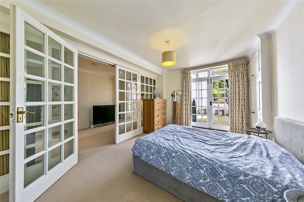 Additional image 8 of 3 bed maisonette for saleStuart Court, Richmond Hill, Richmond, Surrey TW10