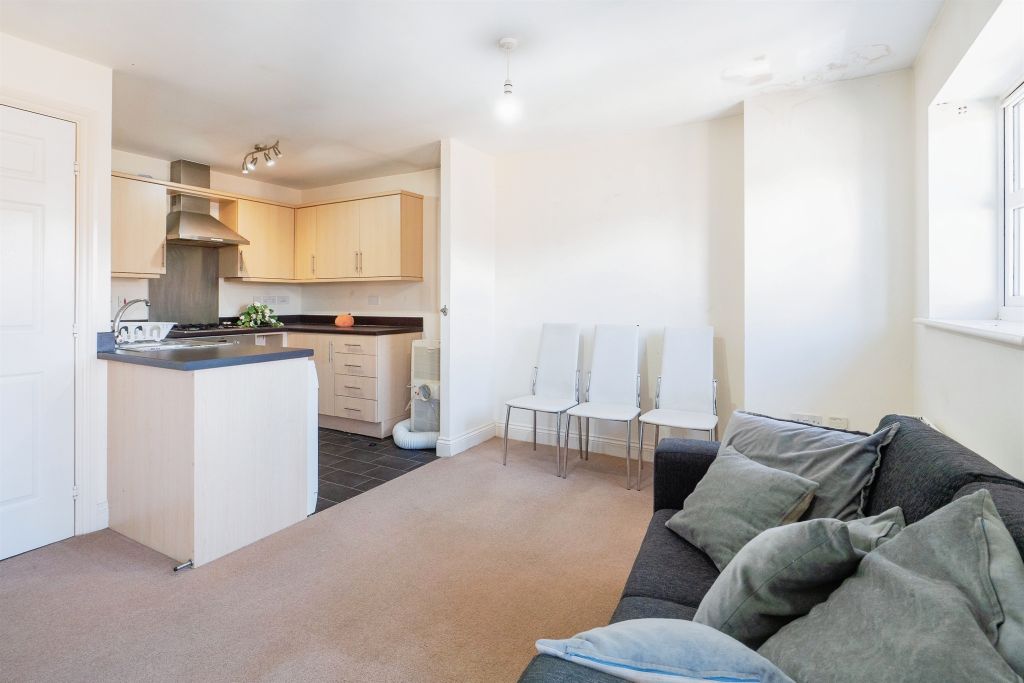 2 bed flat for saleStillington Crescent, Hamilton, Leicester LE5 photo 2