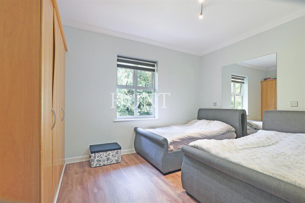 Additional image 15 of 4 bed flat for saleThe Manor, Repton Park, Woodford Green, Essex IG8