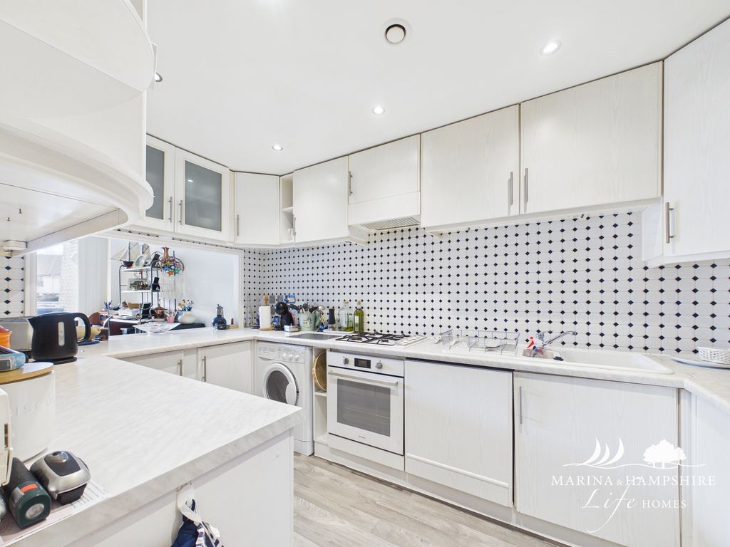 Additional image 14 of 2 bed flat for saleOyster Quay, Port Solent PO6