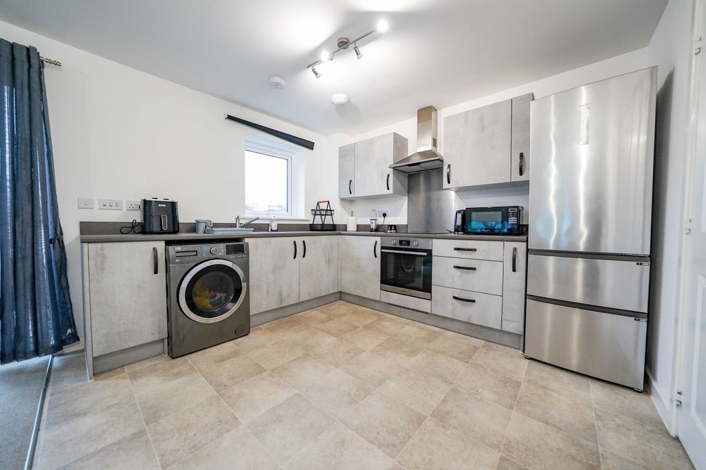 Additional image 3 of 2 bed flat for saleRound Meadow Road, Leicester LE4