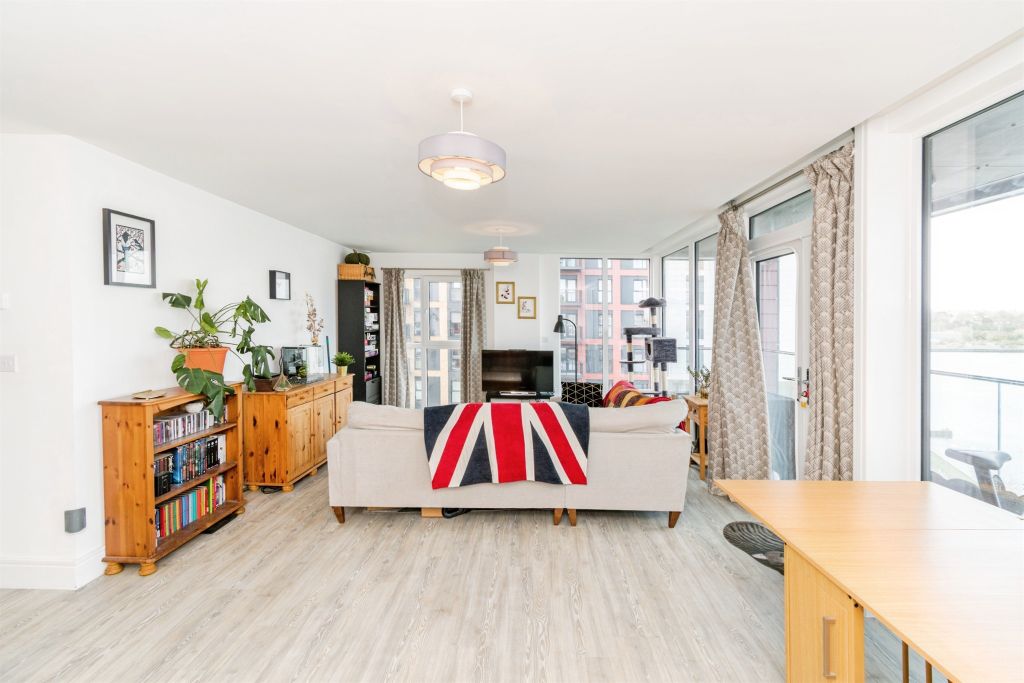 Additional image 4 of 2 bed flat for saleMeridian Way, Southampton SO14