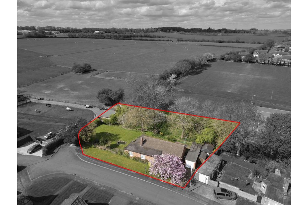 3 bed detached bungalow for saleFordview Close, Leicester LE8