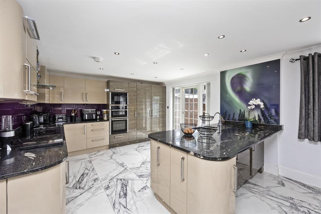 Additional image 4 of 5 bed detached house for saleMill Lane, Worthing BN13