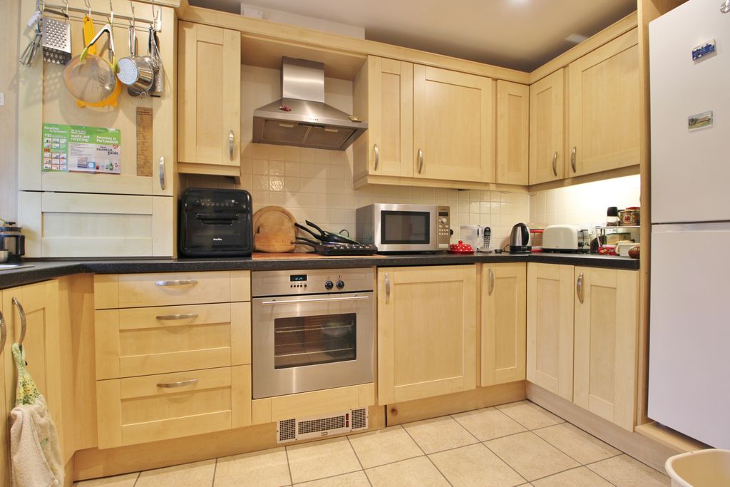 Additional image 3 of 2 bed flat for saleBransbury Mews, 161 Henderson Road, Southsea PO4