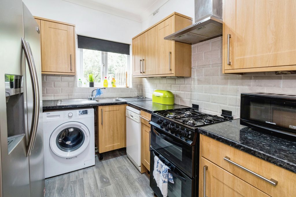 Additional image 4 of 3 bed semi-detached house for saleBlenheim Gardens, Southampton, Hampshire SO17