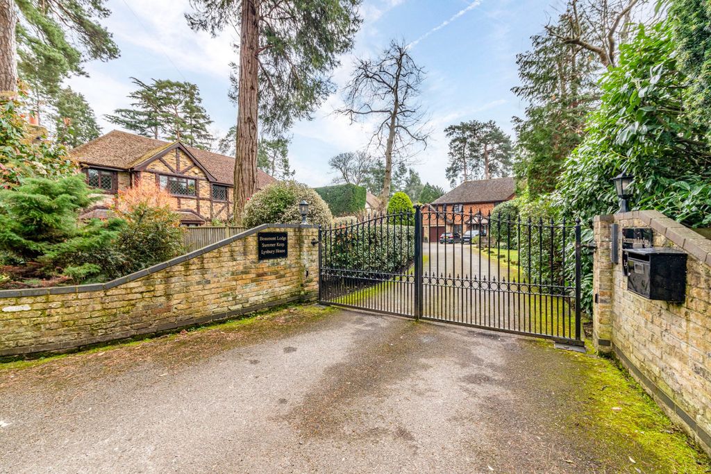 Additional image 42 of 5 bed detached house for salePyrford, Surrey GU22