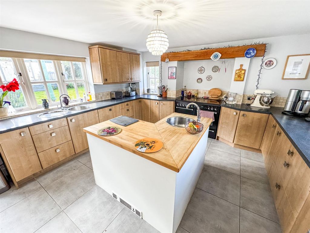 Additional image 19 of 5 bed detached house for saleRockingham Road, Cottingham, Market Harborough LE16