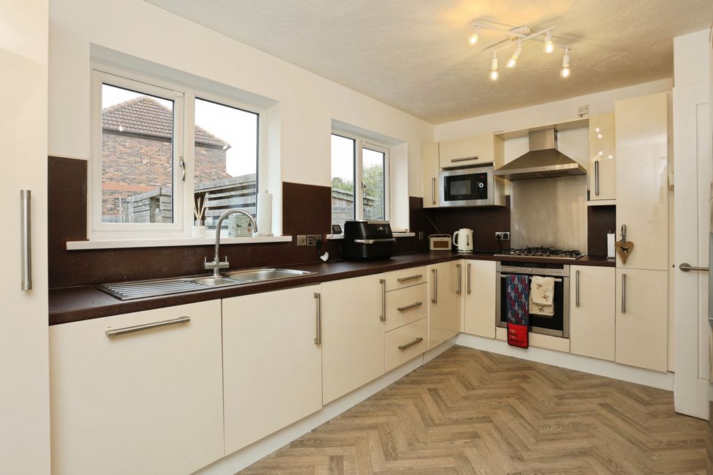 Additional image 7 of 4 bed detached house for saleHowitts Road, Nottingham NG13