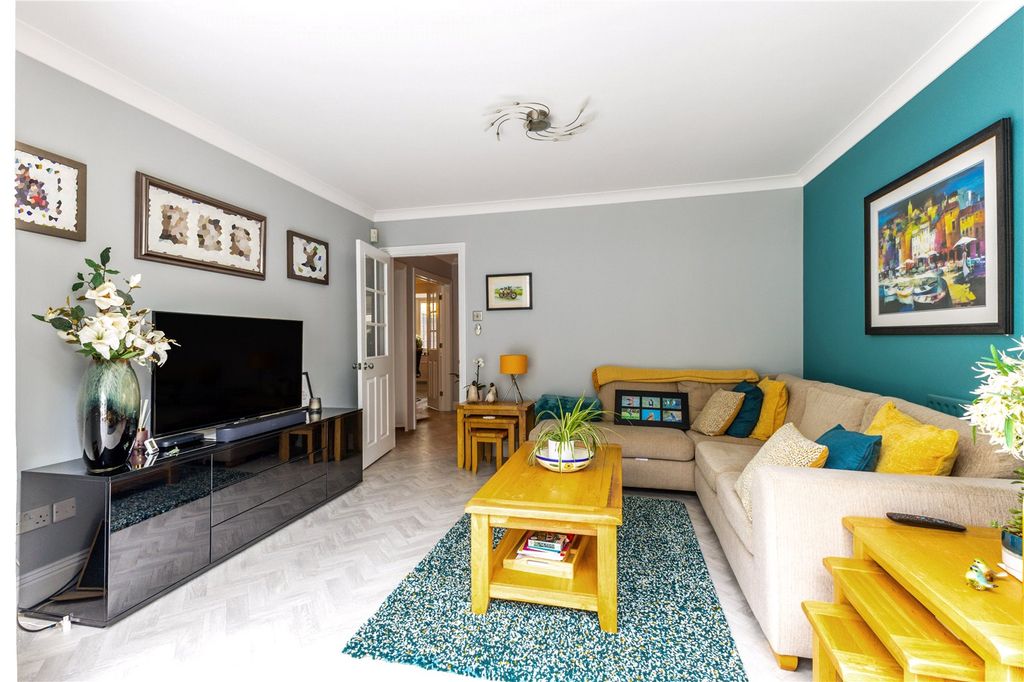 Additional image 6 of 4 bed detached house for saleKiln Ride, Finchampstead, Wokingham RG40
