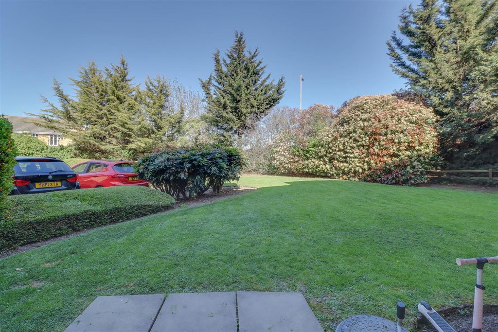 Additional image 3 of 2 bed flat for saleBrowning Drive, Wickford SS12