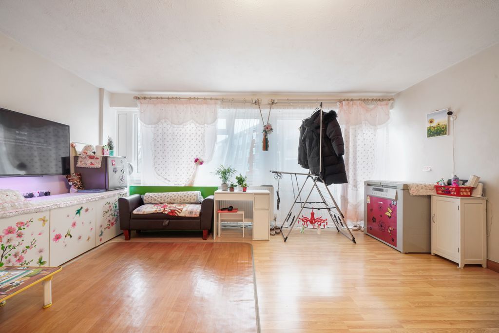 Additional image 4 of 3 bed flat for saleSheephouse Way, New Malden KT3