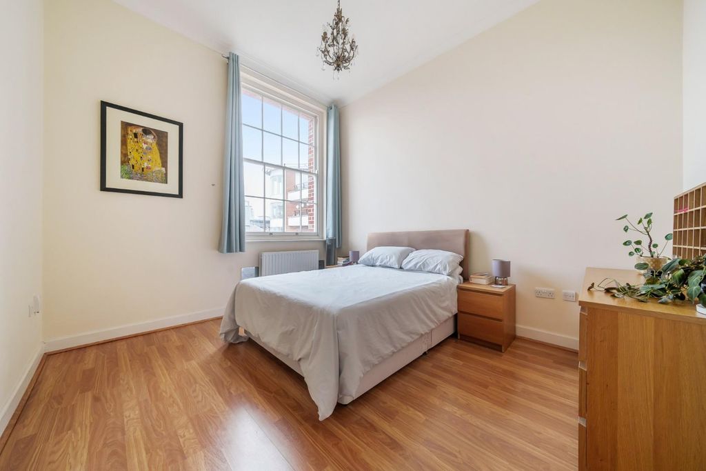 Additional image 9 of 2 bed flat for saleGunwharf Quays, Portsmouth PO1