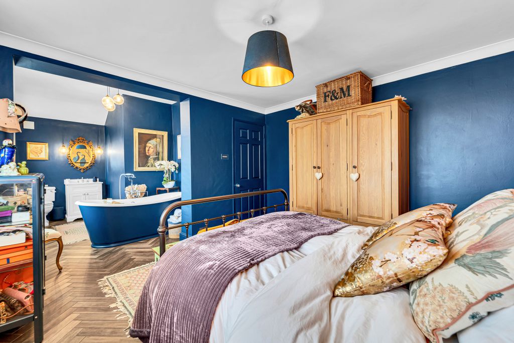Additional image 5 of 3 bed detached house for saleWarwick Road, Ashford TW15