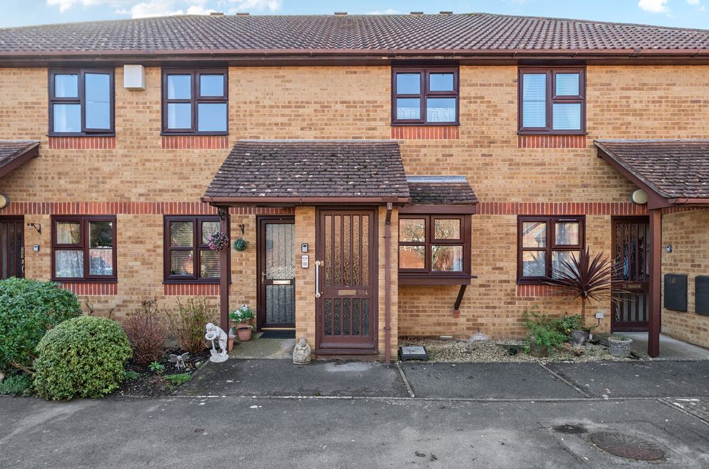 2 bed flat for salePostern Close, Portchester, Fareham, Hampshire PO16