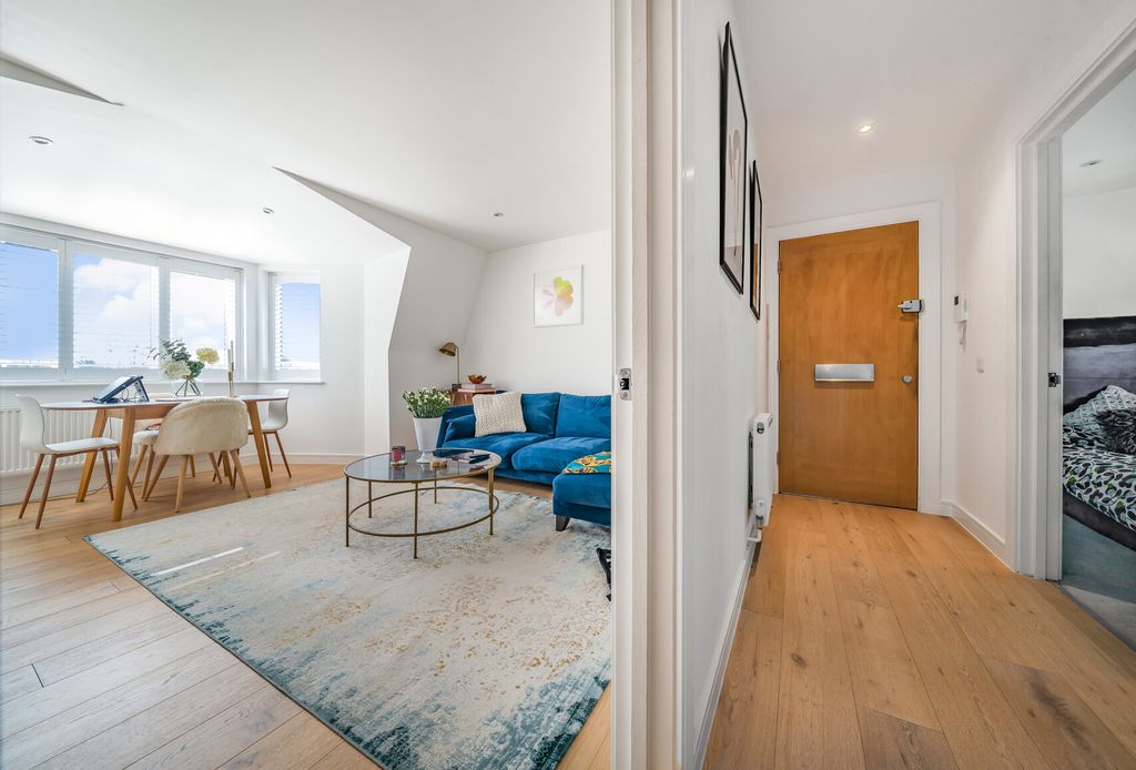 Additional image 5 of 2 bed flat for saleOrchard Court, The Avenue, Worcester Park KT4