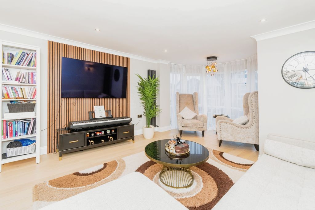 Additional image 3 of 2 bed flat for saleWinchester Road, Southampton, Hampshire SO16