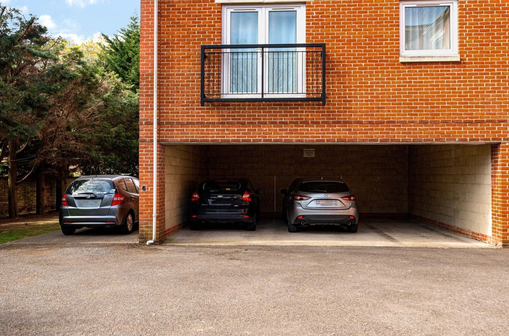 Additional image 13 of 2 bed flat for saleArchers Road, Banister Park, Southampton, Hampshire SO15