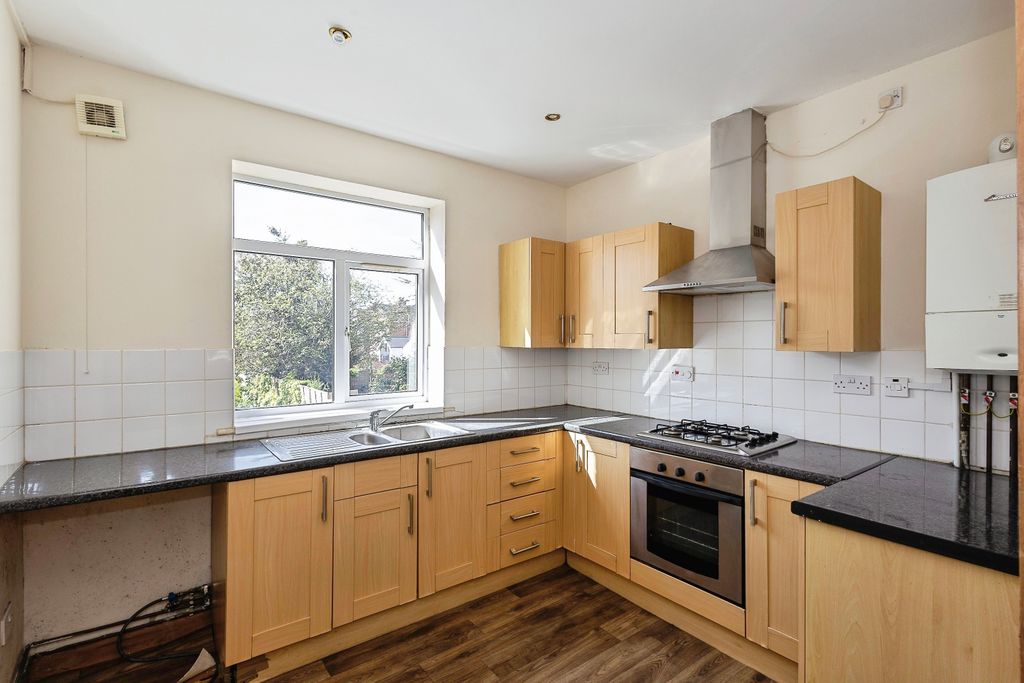 Additional image 4 of 2 bed flat for saleHighland Road, Southsea PO4