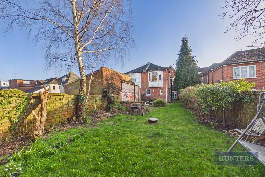 Additional image 2 of 7 bed property for saleHoward Road, Southampton SO15